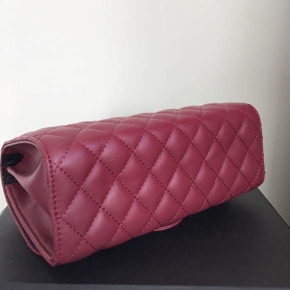 Fabulous dark red quilted fashion handbag with solid high end hardware - Picture 5 of 8